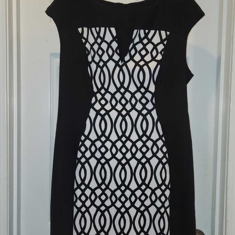 Connected Apparel Black and White Geometric Midi Dress